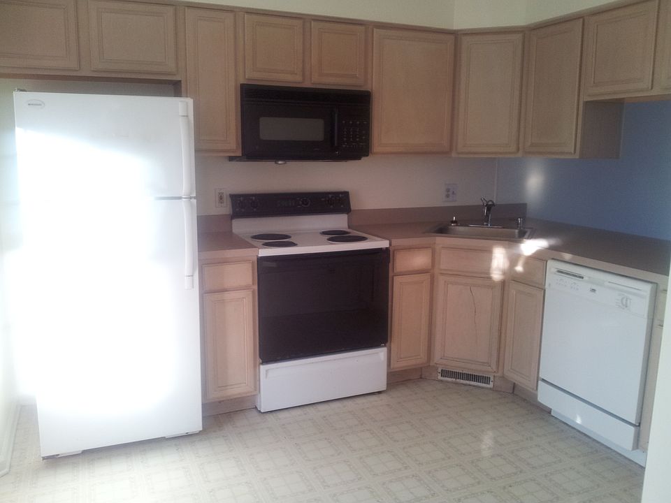 2nd image of 605 Buttonwoods Rd