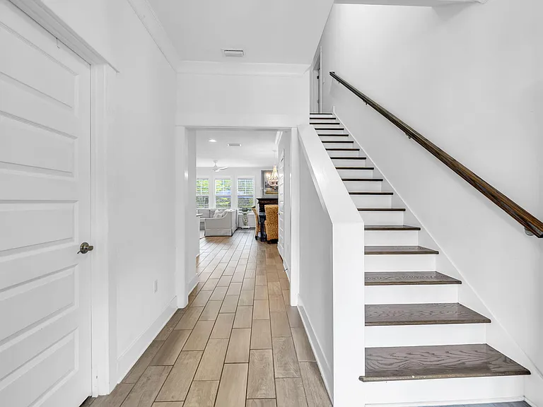 61 Oakley Ct — Photo 34