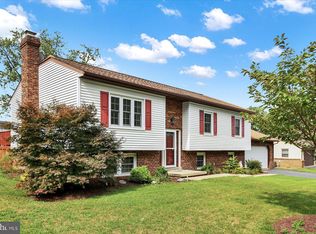 90 Meadow View Dr, Leola, PA 17540