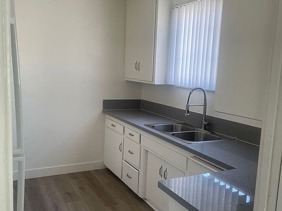 5th image of 15509-15513 Victory Blvd #13E