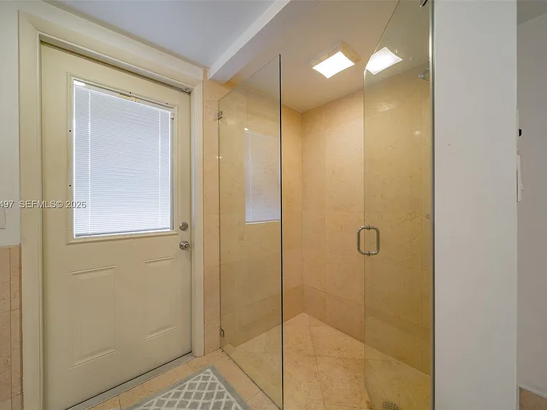 4410 N Buchanan St — Photo 8