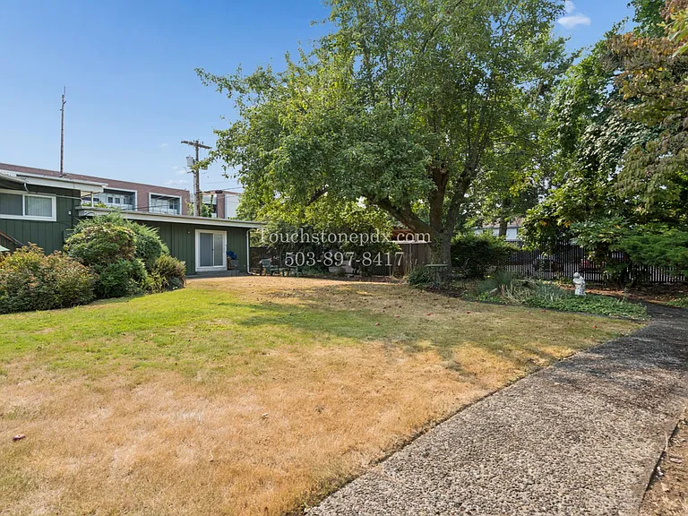 18016 NE Davis St — Photo 32