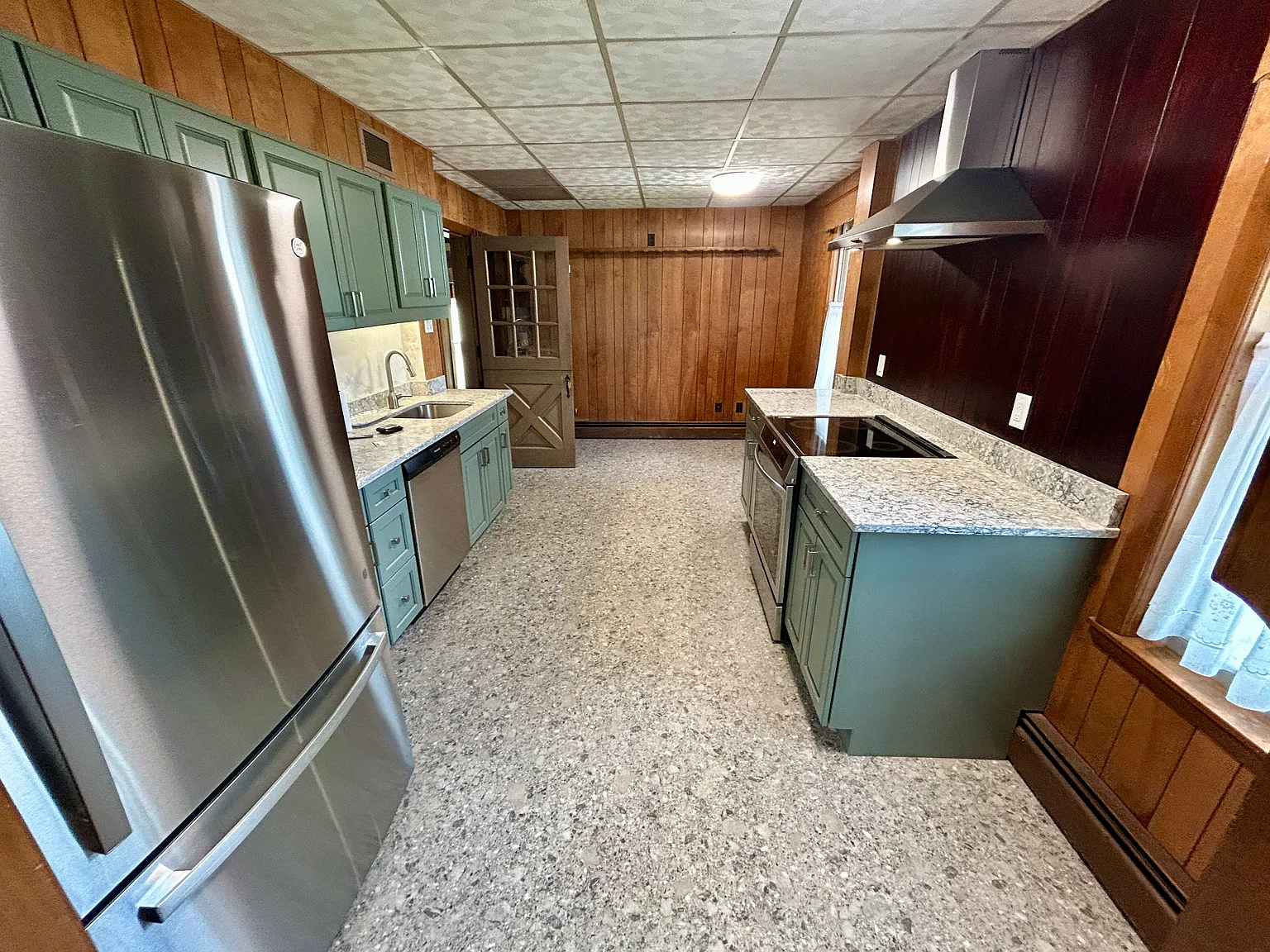 3 bed, 1.5 bath, 1900 sqft, $2,500 — Photo 4