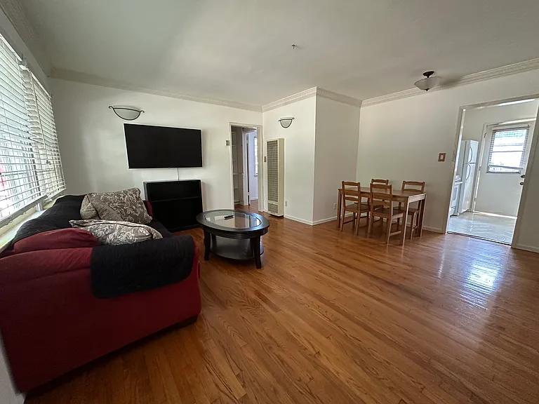 626 VETERAN AVE, Unit B, Westwood, CA 90024 - Living Room w/ A/C