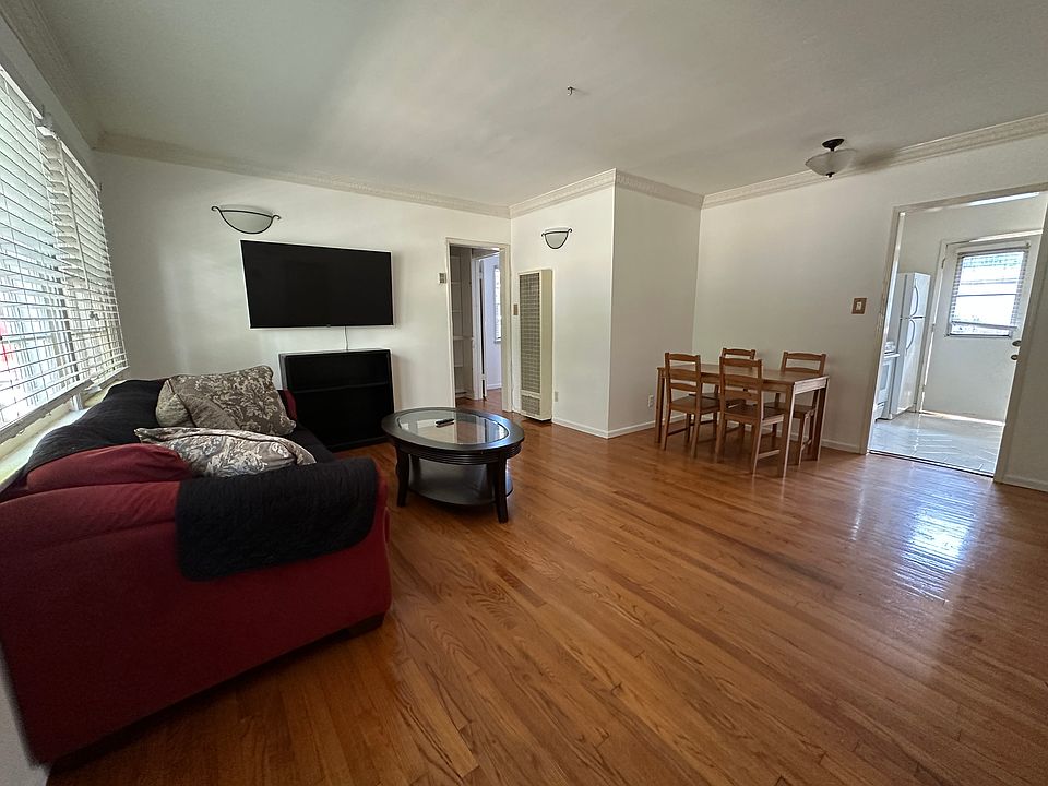 626 Veteran Avenue, Westwood, CA 90024 - Living Room & Dining Table