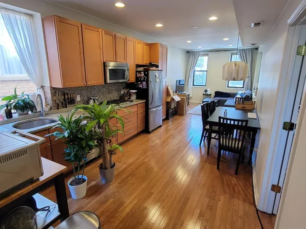1413 W Flournoy St #1, Chicago, IL 60607