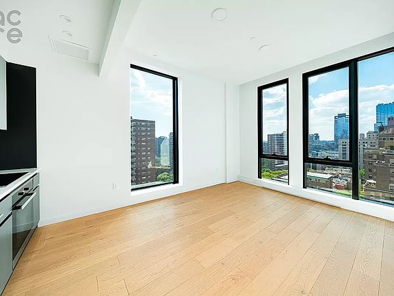 5th image of 300 W 30th St #Phb
