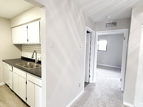 3rd image of 2037 Inverway Ct