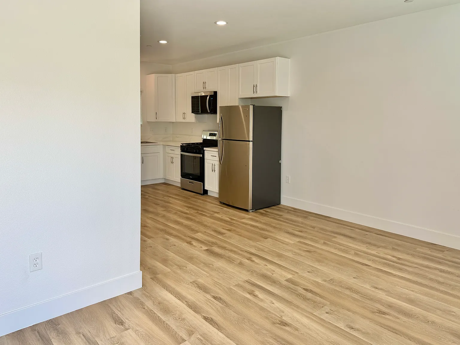 2 bed, 730 sqft, $1,800 — Photo 4
