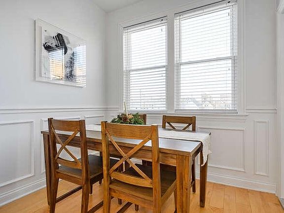 4th image of 3814 N Albany Ave #2