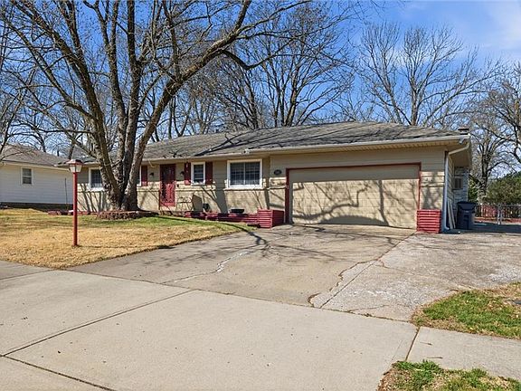 3rd image of 713 S Sunset Dr