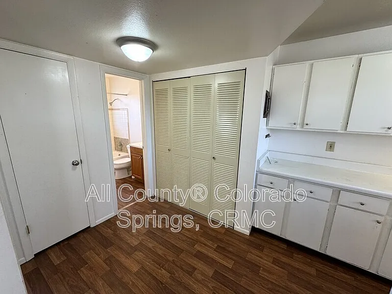1105 Cree Dr #4 — Photo 7
