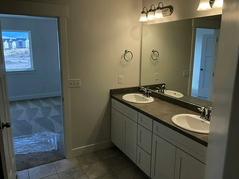 594 N 260 W — Photo 8