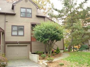 2 Cascade Cir, Monroe, CT 06468