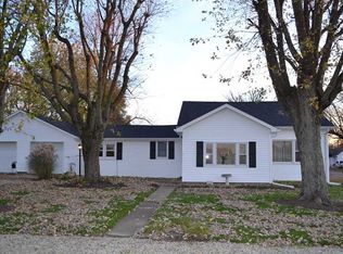 624 White St, Shirley, IN 47384