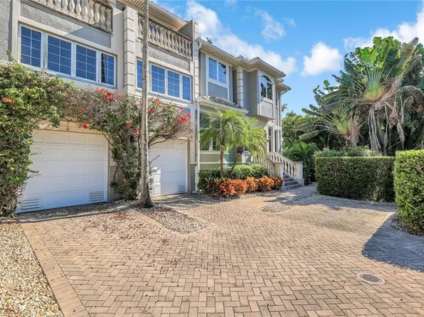 993 8th St S, Naples, FL