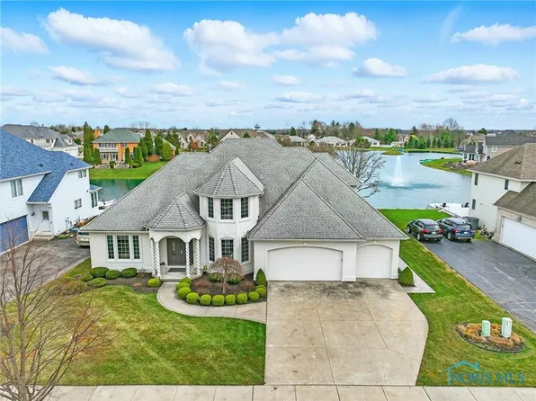5616 Golden Pond Ln, Sylvania, OH 43560