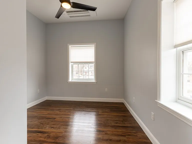 240 Cabot St — Photo 11