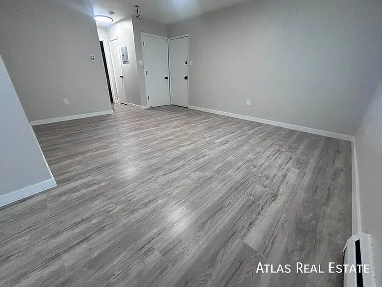 551 S Fairfax Street — Photo 24
