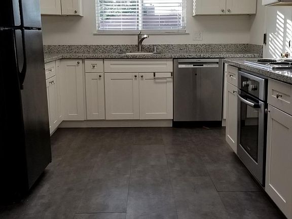 5th image of 991 Pomeroy Ave