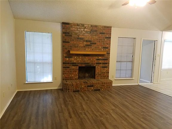 3rd image of 4005 Twin Creek Dr