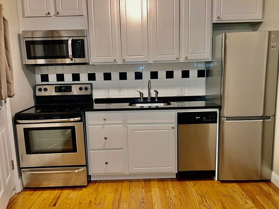 1st image of 928 Pine St APT 10