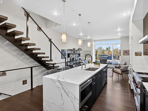 2nd image of 5248 NE Couch St