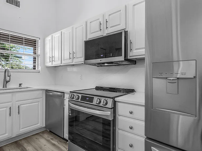 11903 Apache Ave #3 — Photo 7