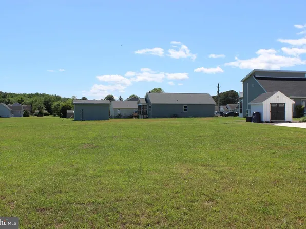 112 Davey Jones Blvd, Greenbackville, VA 23356