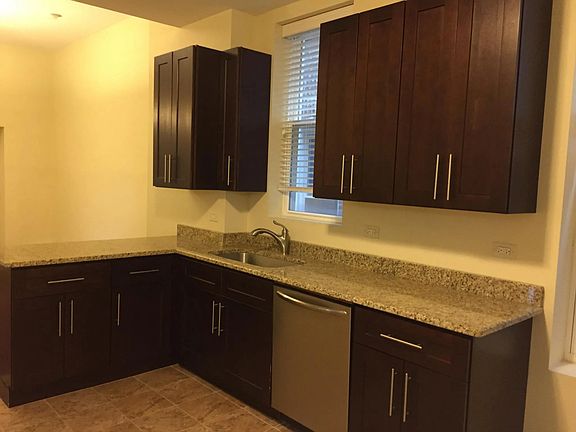 2nd image of 943 N Ashland Ave APT 3R