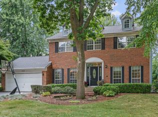 920 Plymouth Ct, Algonquin, IL
