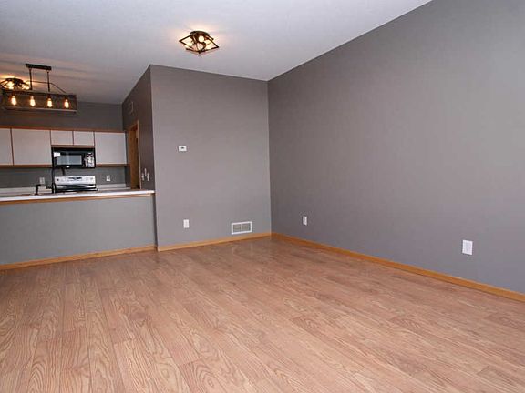 3rd image of 680 Woodduck Dr APT B