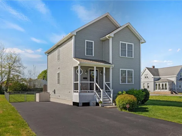 68 Beacon St, Middletown, RI 02842