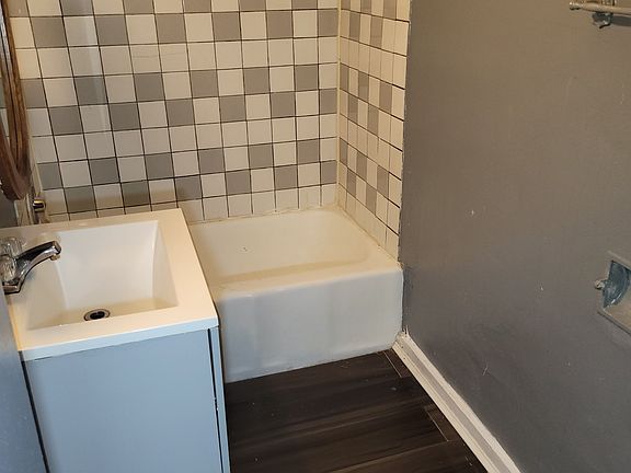 2nd image of 522 Park Ave APT 2