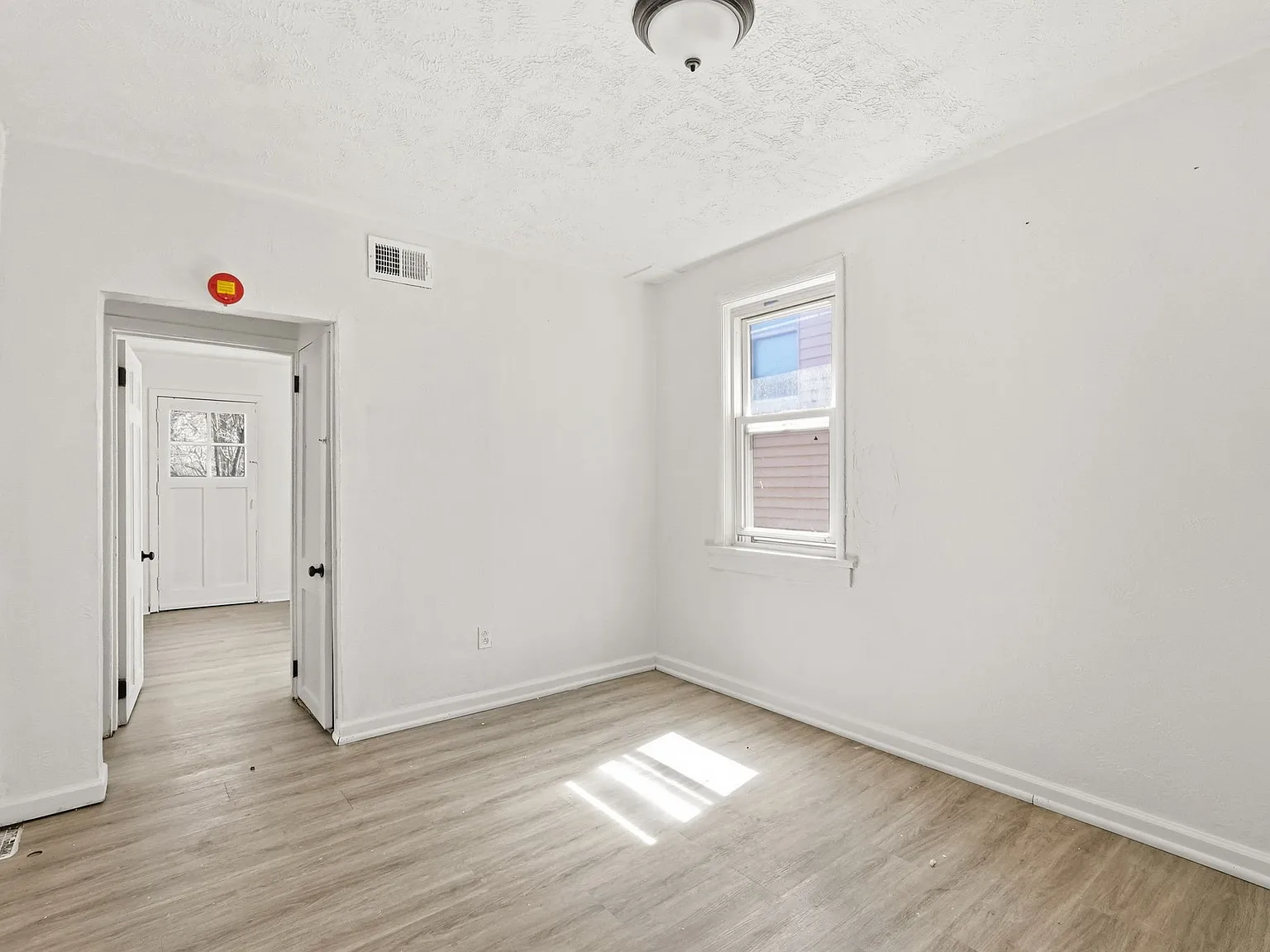 2 bed, 750 sqft, $1,075 — Photo 4