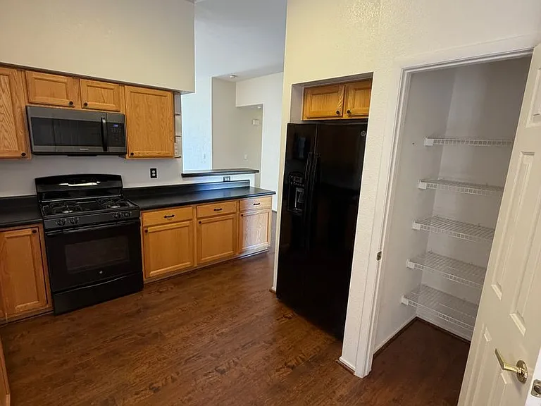 5408 Cove Point Dr — Photo 10