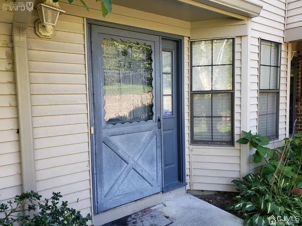 513 Sunshine Ct, Parlin, NJ 08859