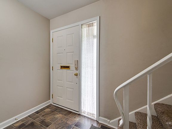4th image of 619 Maiden Ln