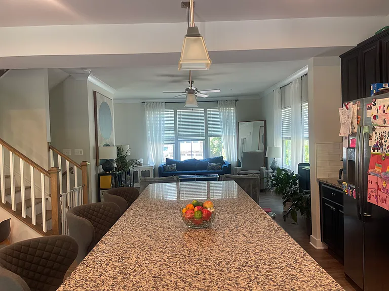 555 Katherine Ave — Photo 1