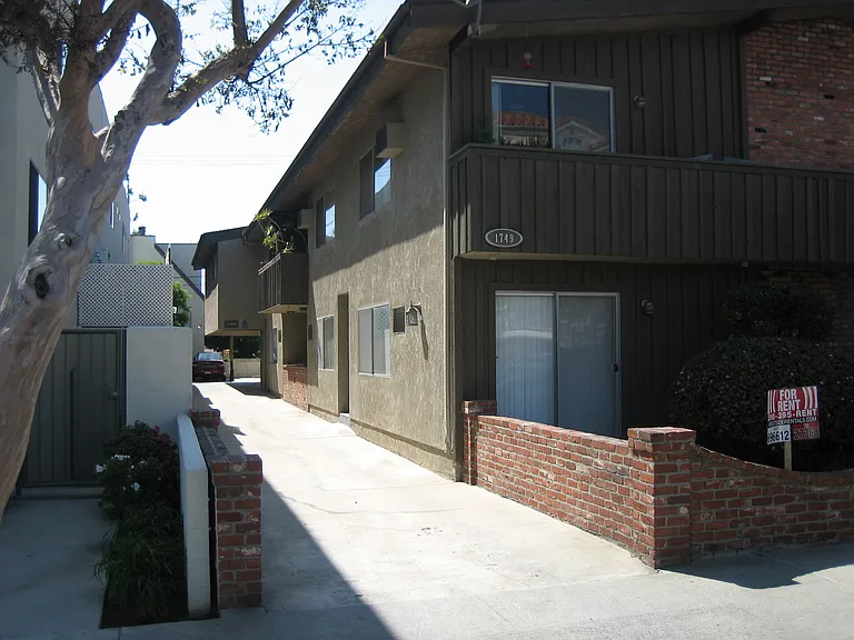 1749 Butler Ave #1 — Photo 2