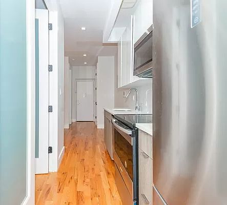 3rd image of 1671 Lincoln Pl #2E
