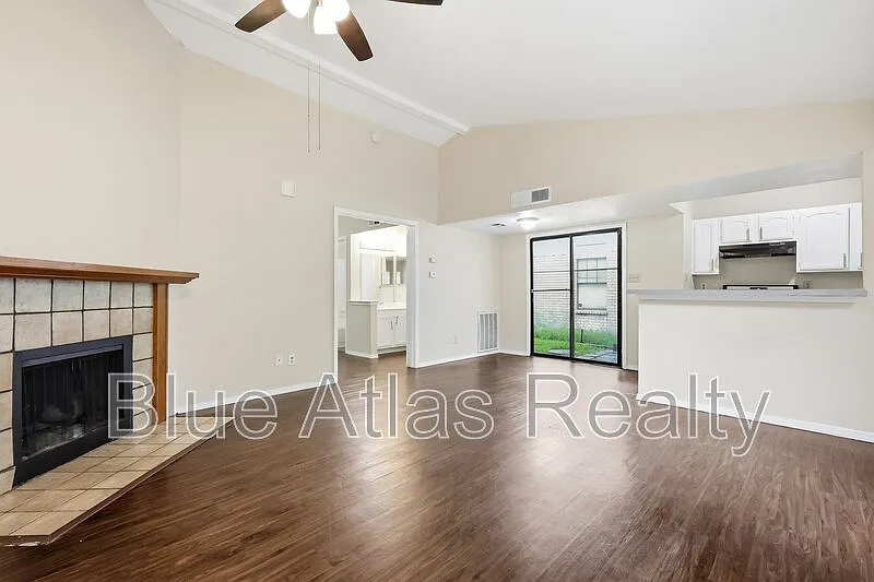 2 bed, 2.0 bath, 1088 sqft, $1,750 — Photo 4
