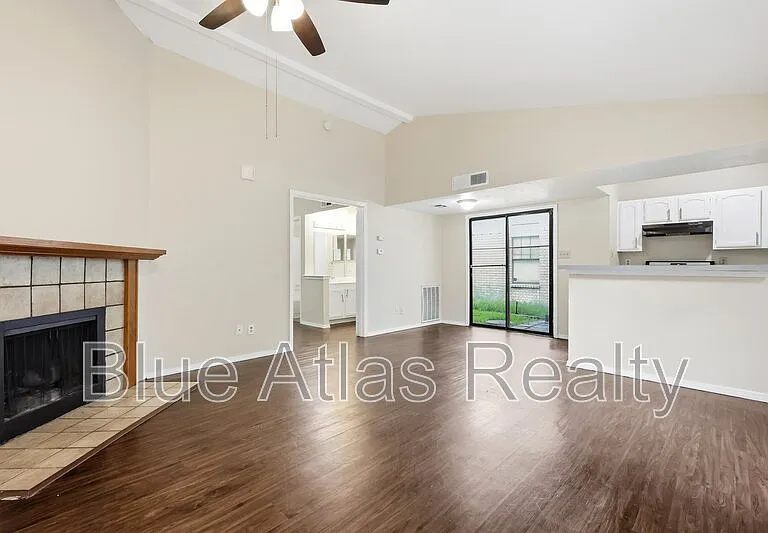 3048 Navarro Ln #1 — Photo 4