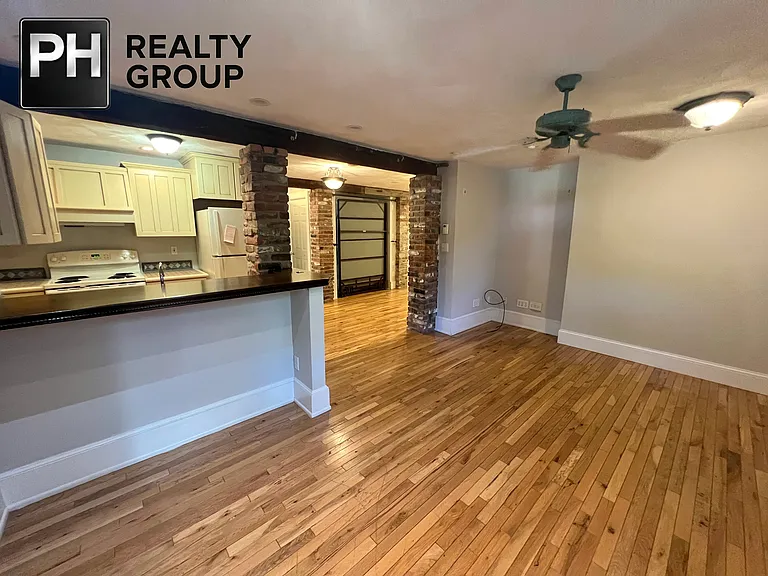 39 Highland Ave — Photo 10