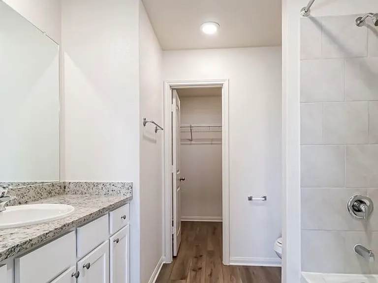 220 Silvercrest Ln — Photo 6