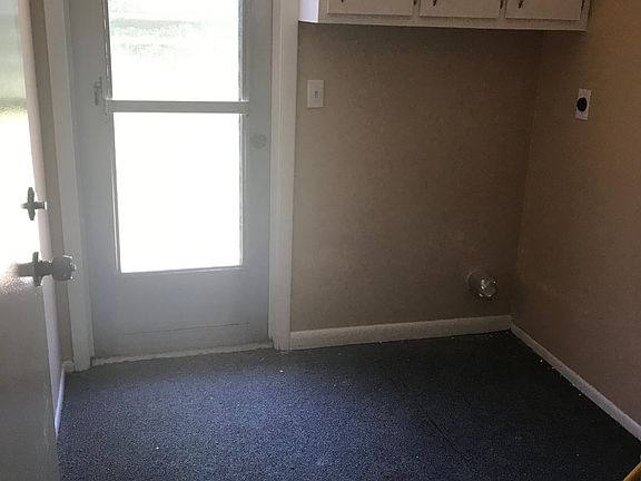 4th image of 23014 Seneca Ave
