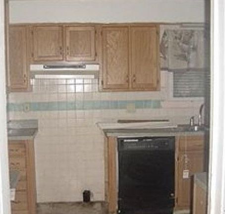 5th image of 10704 Hampden Ave