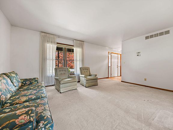 4th image of 504 Andover Dr