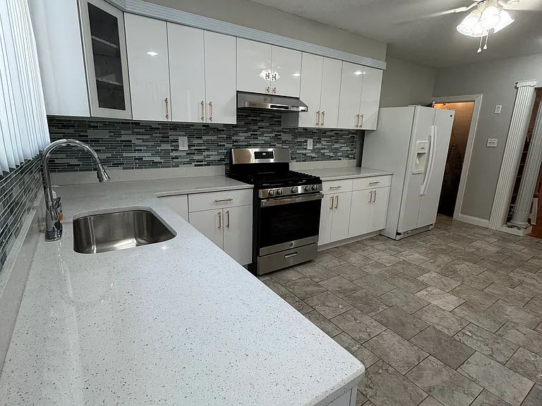 2427 S 6th St — Photo 19