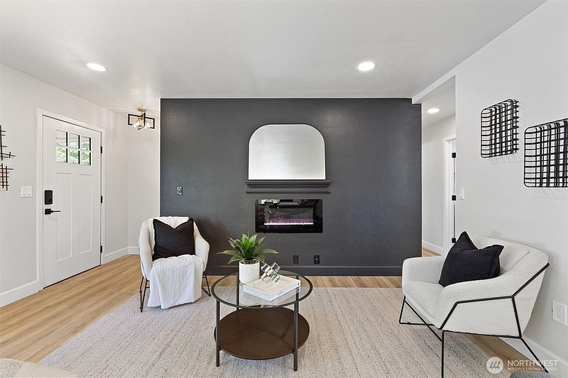 4th image of 6400 44th Avenue S
